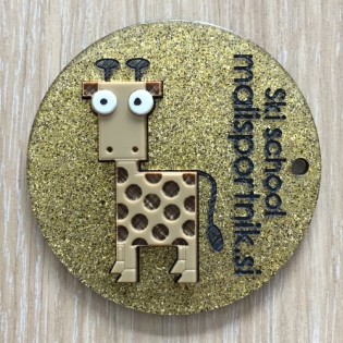 Medal with detachable animals
